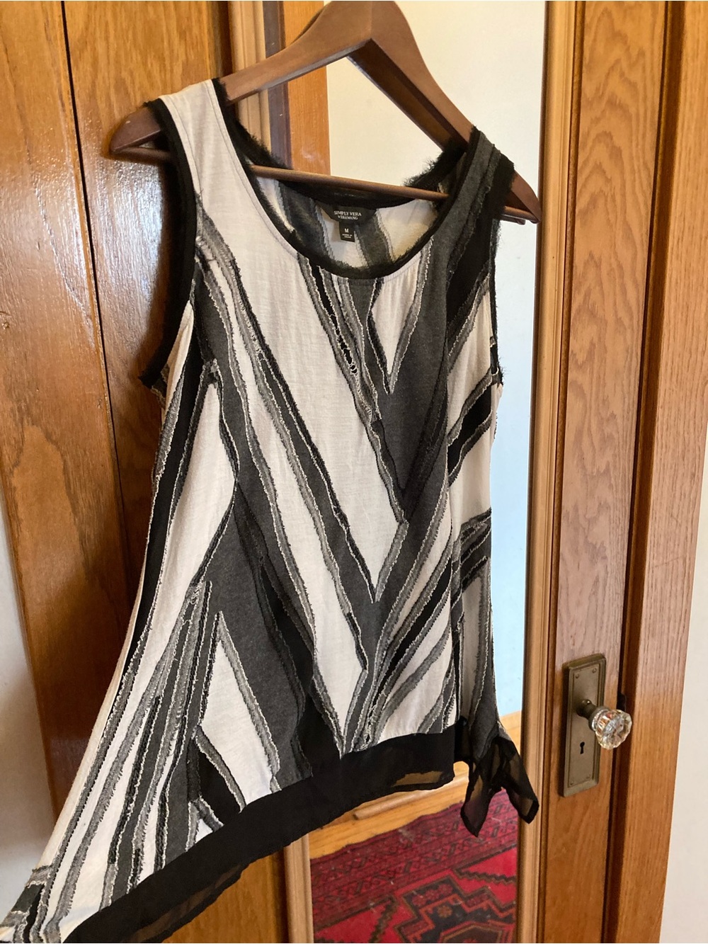 Simply Vera Vera Wang Abstract Chevron Shredded Tank Top Black Grey Medium M